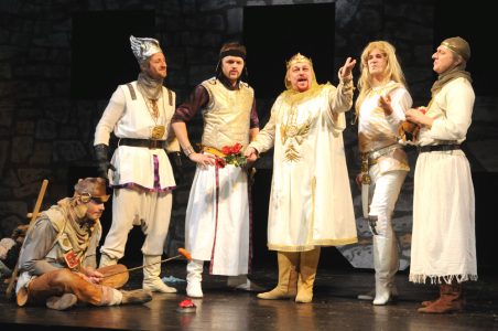 Fotka z představení Monty Python’s Spamalot